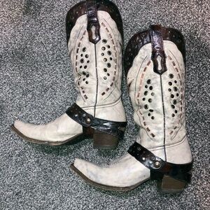 Corral Vintage cream Cowboy Boots with studs and harness